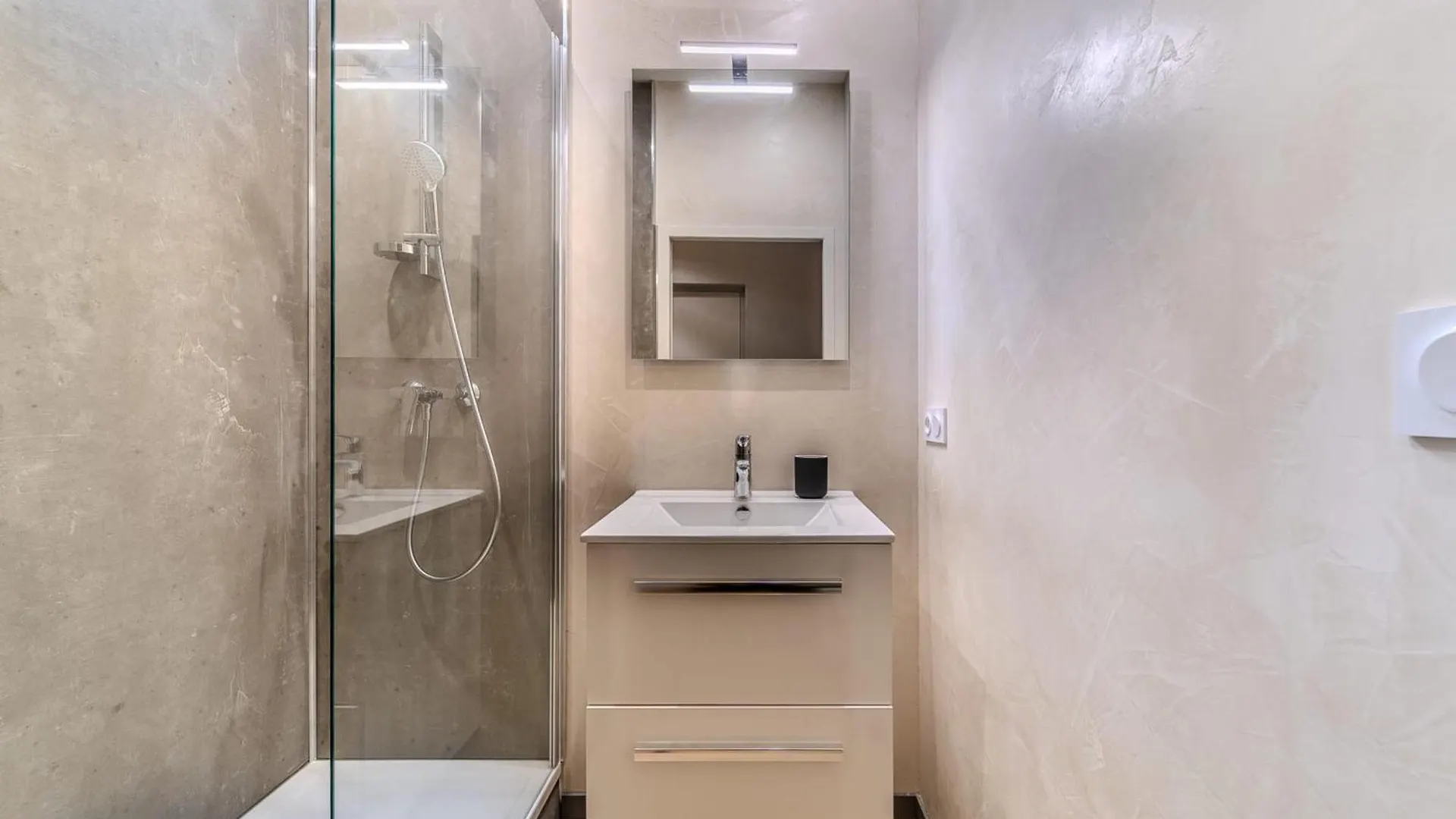 Charming 1-Bedroom Apartment Across From Halles Paul Bocuse & Part-Dieu Lyon